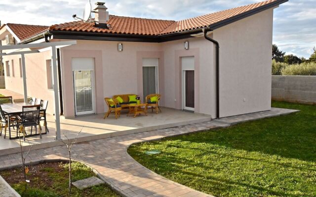 Serene Holiday Home in Novigrad with Private Pool