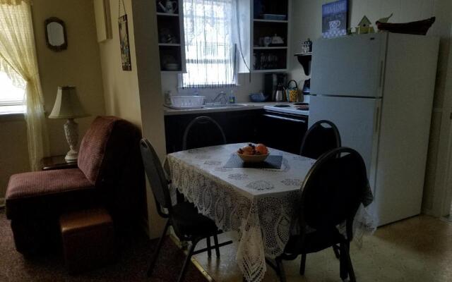 Crosswinds Motel & Cottages