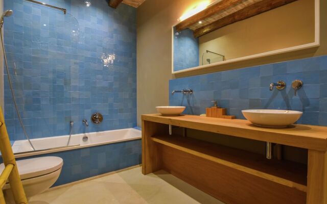 Plush Mansion on a High-end Property in Saint-germain-de-belvès With Pool