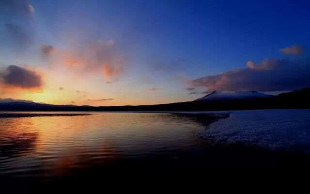 Onuma lakeside cottage