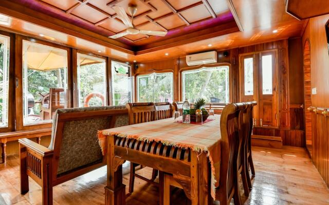 Oyo 24606 Waves And Wind 3Bhk Houseboat