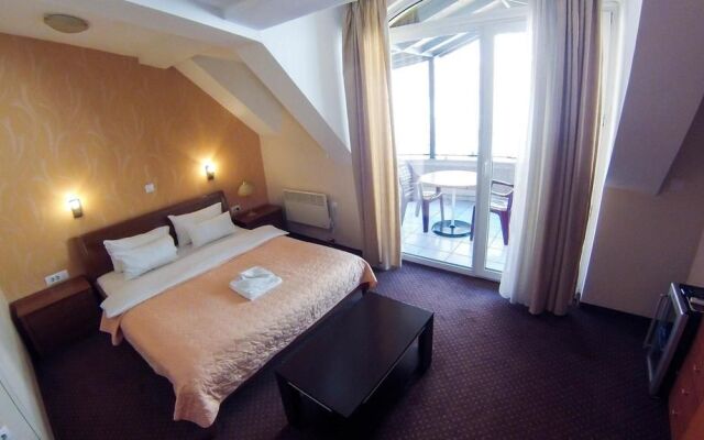 Orange Inn Hotel