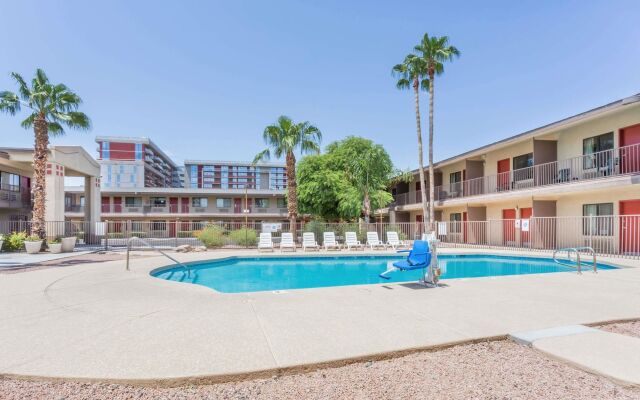 Super 8 by Wyndham Tempe/ASU/Airport