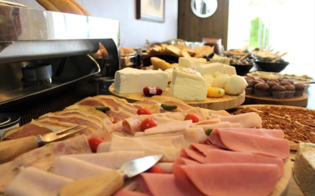 Aristo House Hotel