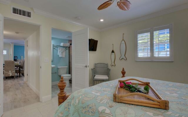 Lulu's Key House Leatherback 2/2 Downstairs