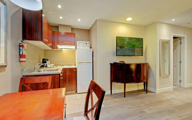 Red Lion Inn and Suites