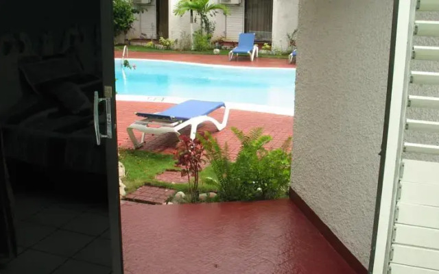 Chrisanns Beach Resort Apt 21