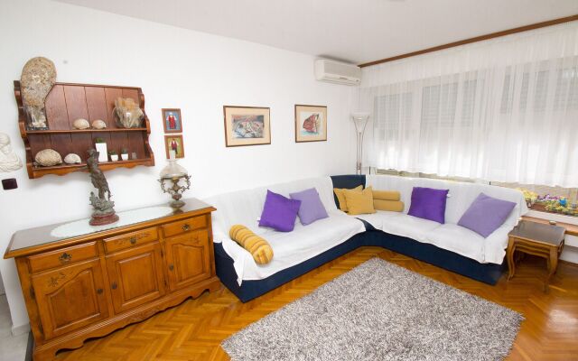 Apartment Jerko - 200 m from beach: A1 Omis, Riviera Omis