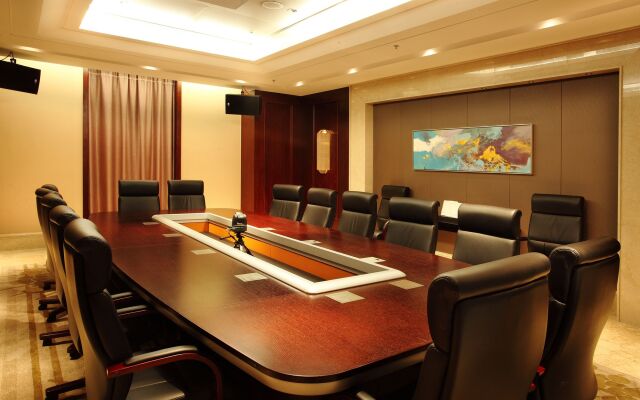 Noble Crown Hotel