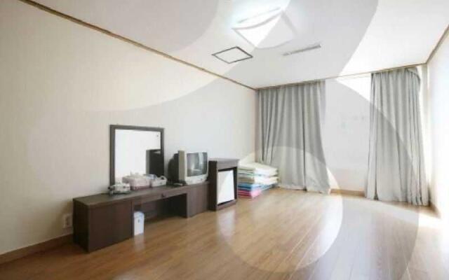 Gyeongju Tourist Hotel