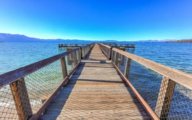 Lakeland Getaway Walk to Lake!