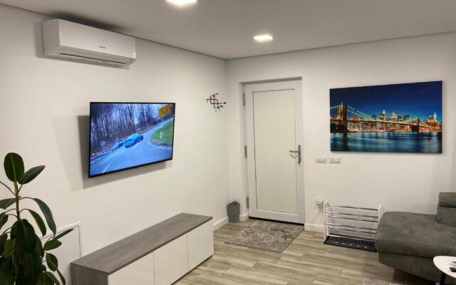 Lora Studio