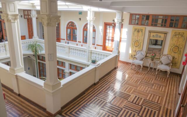 Casona 1914 Quito - Gothic Cathedral View Rooftop