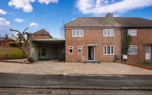 Centrally Located Modern House Near Ashford Town