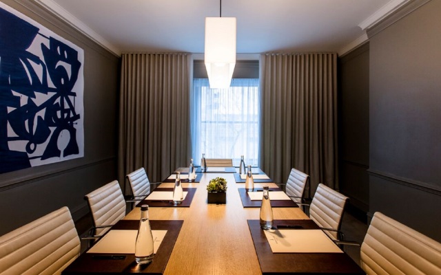 The Chicago Hotel Collection Ambassador Gold Coast