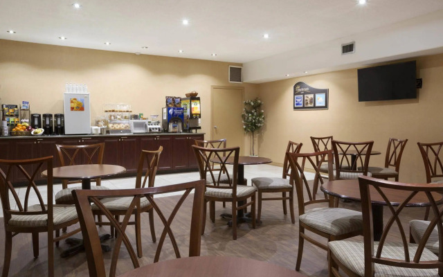 Spark by Hilton Woodstock