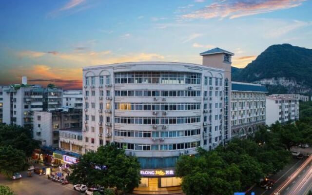 Elong ME Hotel (Liuzhou High-speed Railway Station Liunan Wanda Plaza)