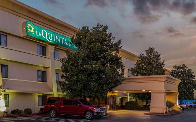 La Quinta Inn & Suites by Wyndham N Little Rock-McCain Mall