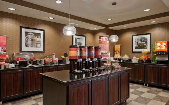Hampton Inn & Suites Detroit / Airport - Romulus