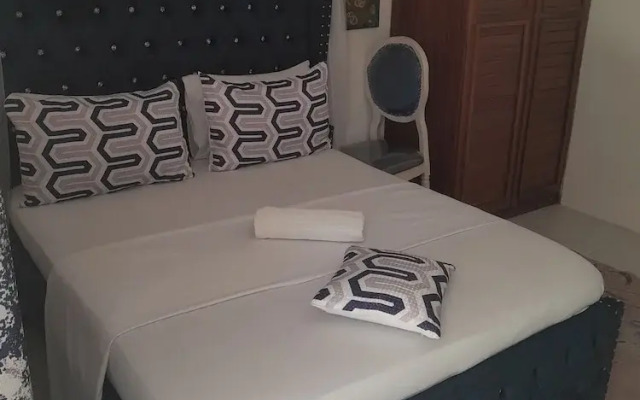 Pontoon Residence & Suites