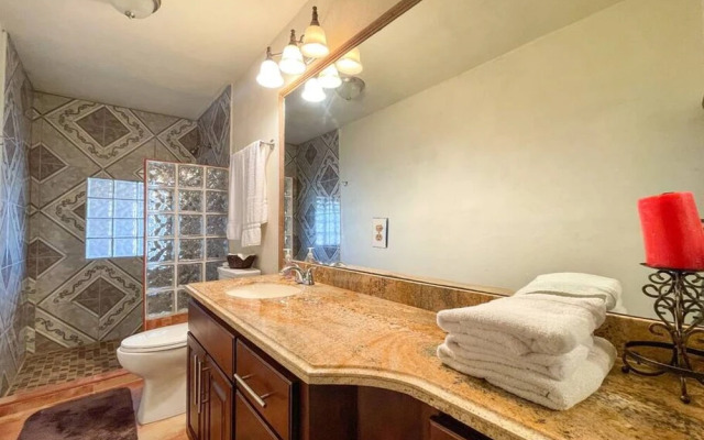 Homely Mexican Accent Apartment 2