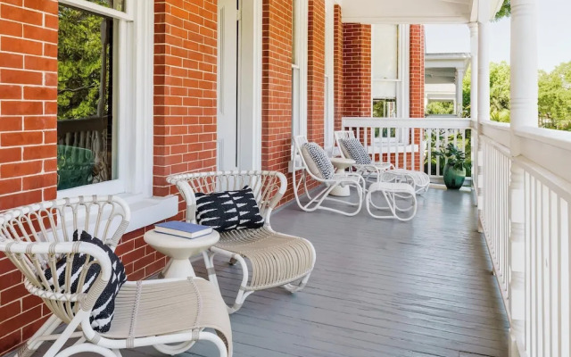 Grand Maloney Hotel