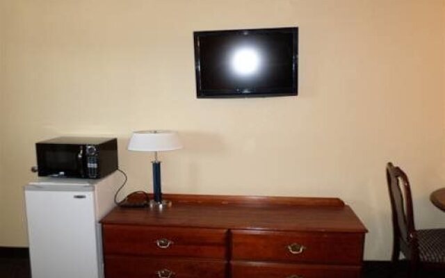 Camelot Inn Elyria