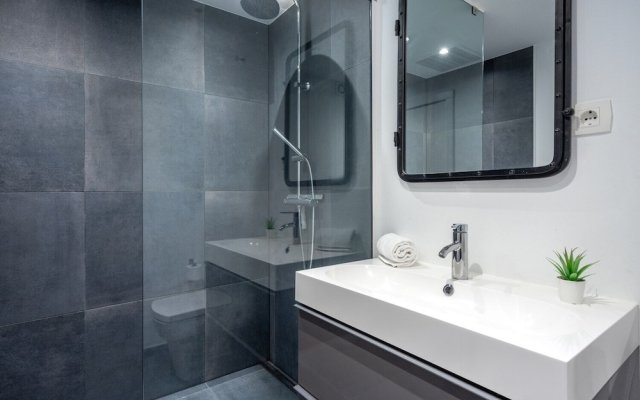 Stunning 3BR Terrace Apartment Best location Ref 124