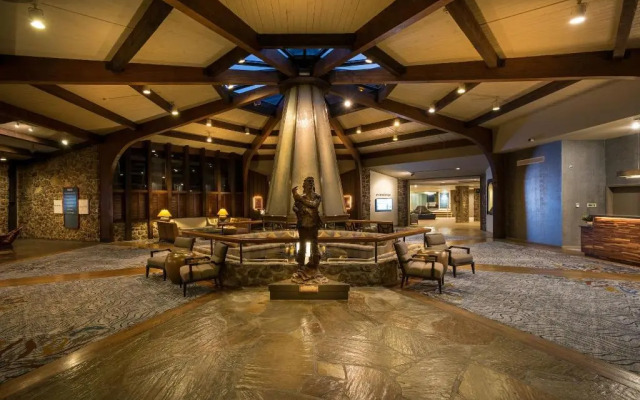 Lodge Of Four Seasons Golf Resort, Marina & Spa