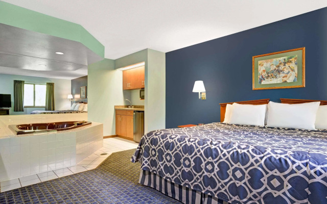 River Hill Inn & Suites