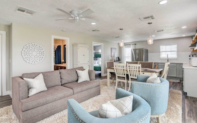 Walk to Beach: Charming Home w/ Deck in Galveston