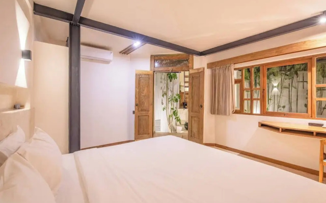 Modern 2-br Art Deco Villa, 800m From the Beach