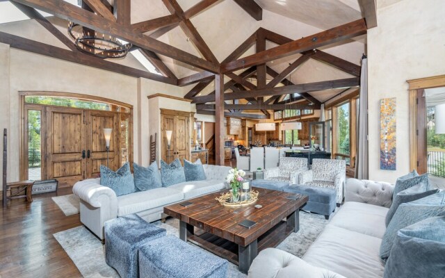 THE Pinnacle by Exceptional Stays