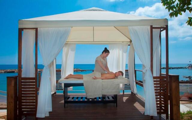 The Golden Coast Beach Hotel