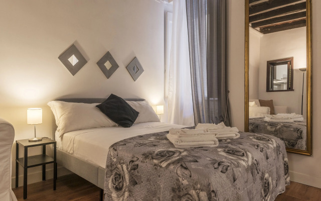 Fori Imperiali Elegant Apartment