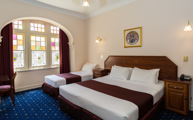 Palais Royale – Guest Rooms – Sydney
