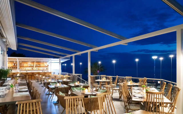 Sea Level Hotel
