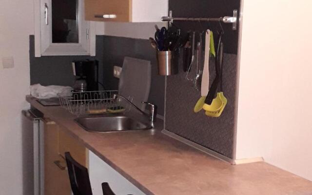 F2 50m de la mer avec parking privé