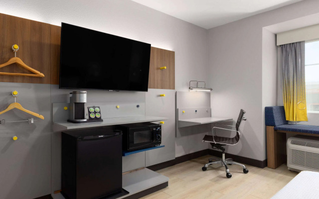 Microtel Inn & Suites by Wyndham Tracy