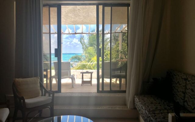 Maria's Kan Kin with Private Beach