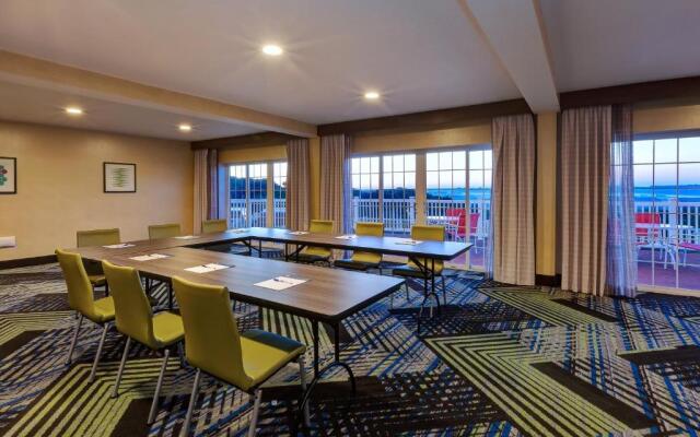Holiday Inn Express & Suites Petoskey by IHG