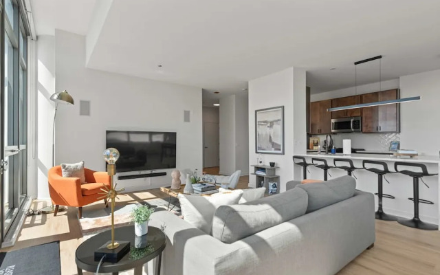 West Loop Group Retreat 2 Penthouses Balconies