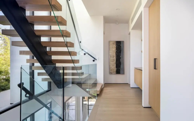 Elegant Melrose Home w Pool and Private Rooftop