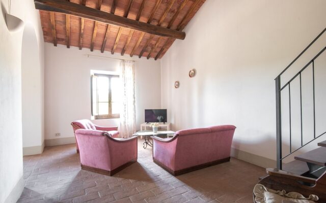 Secluded Apartment in Rapolano Terme with Garden