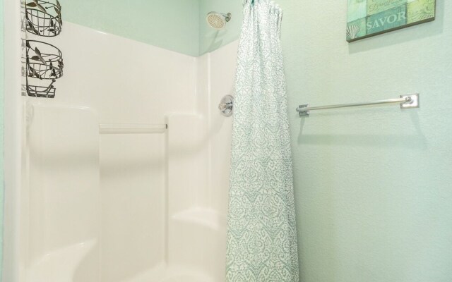 Always Sunny 3 Bedroom Home by RedAwning