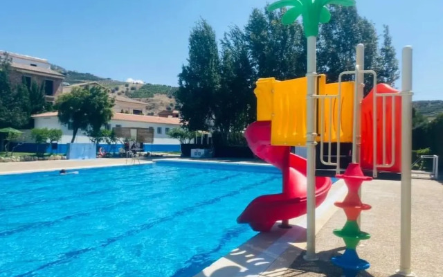 Casa Maruja en Cutar con Jacuzzi y Wifi Fibra