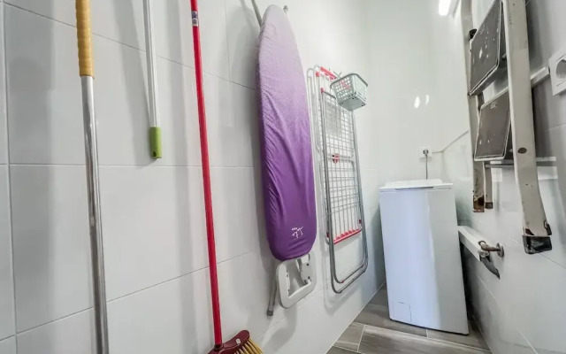 Modern Two Bedroom Apartment With Pool