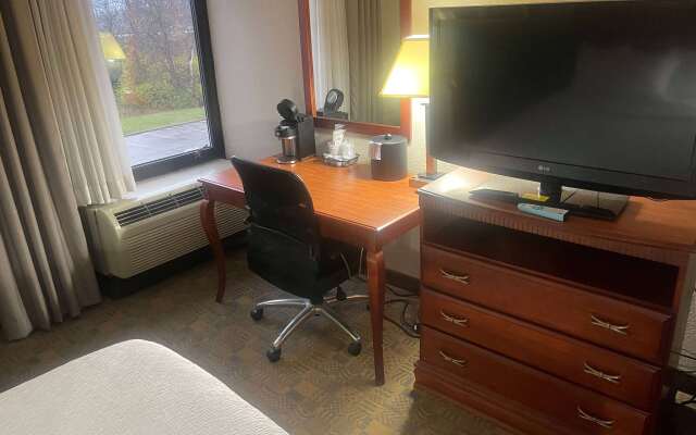 Days Inn by Wyndham Englewood Dayton Airport