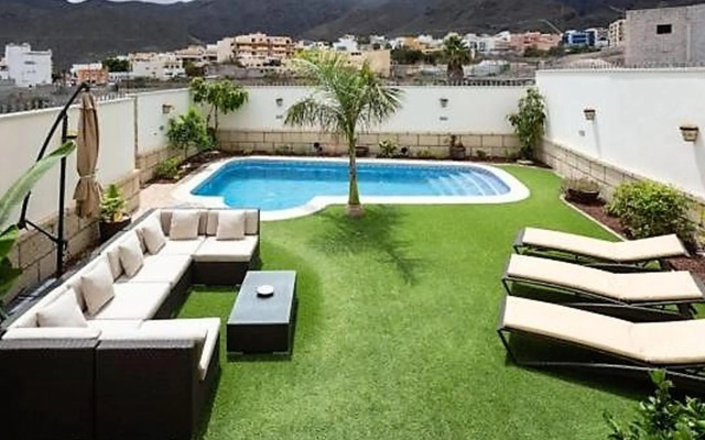 Premium villa in Adeje with private pool