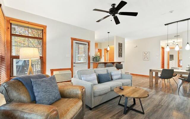 Les Eaux 225-1 by Escapades Tremblant